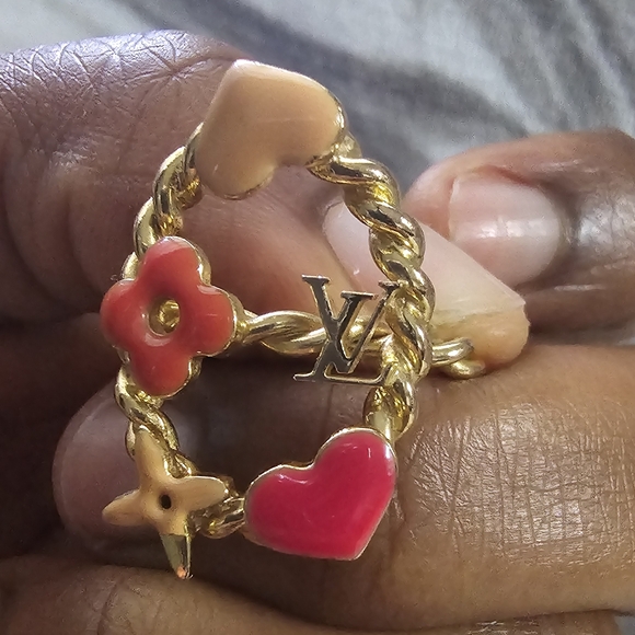 Louis Vuitton Gold Ring - Picture 5 of 6